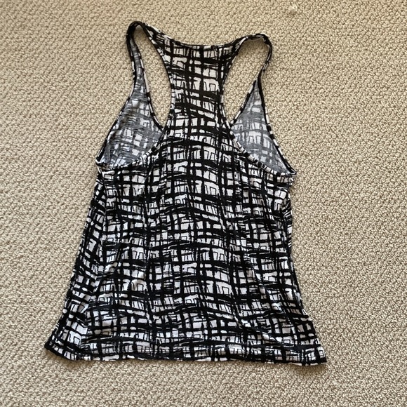 Forever 21 Black White Graphic Tank Top Small Abstract Blouse Stretchy Soft EUC - Picture 7 of 7